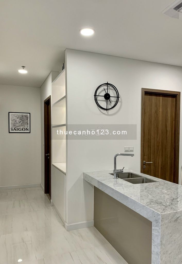 Cho thuê căn hộ tầng cao tại chung cư Kingdom 101, dt 78m2, gồm 2 phòng ngủ,2 toilet