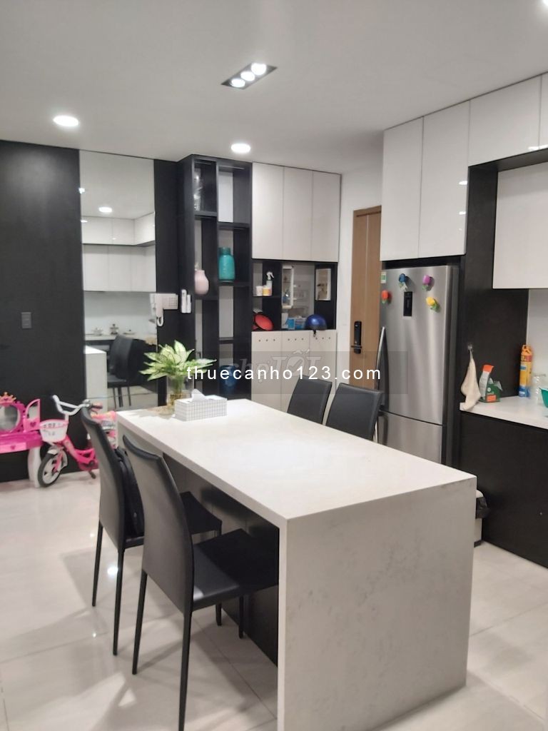 Cần cho thuê lại căn hộ chung cư Richstar Tân Phú, đủ nội thất, 67m2 gồm 2pn, 2wc giá 11 triệu/thang