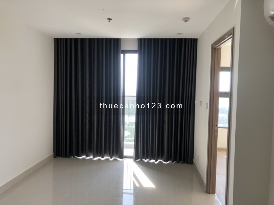 Cho thuê căn 2PN-2WC, bếp rèm, tại Vinhomes Quận 9, tầng cao, Hướng Đông Nam, View sông giá 5tr