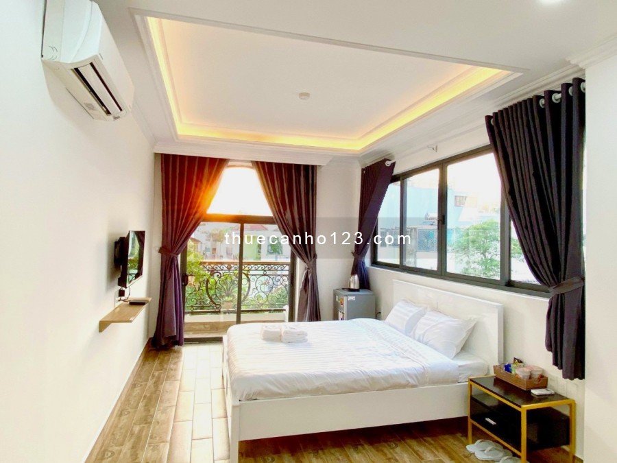 Căn Hộ cửa sổ lớn view đẹp, Bancol lớn Full nội thất nằm ngay Sân Bay, Tân Bình