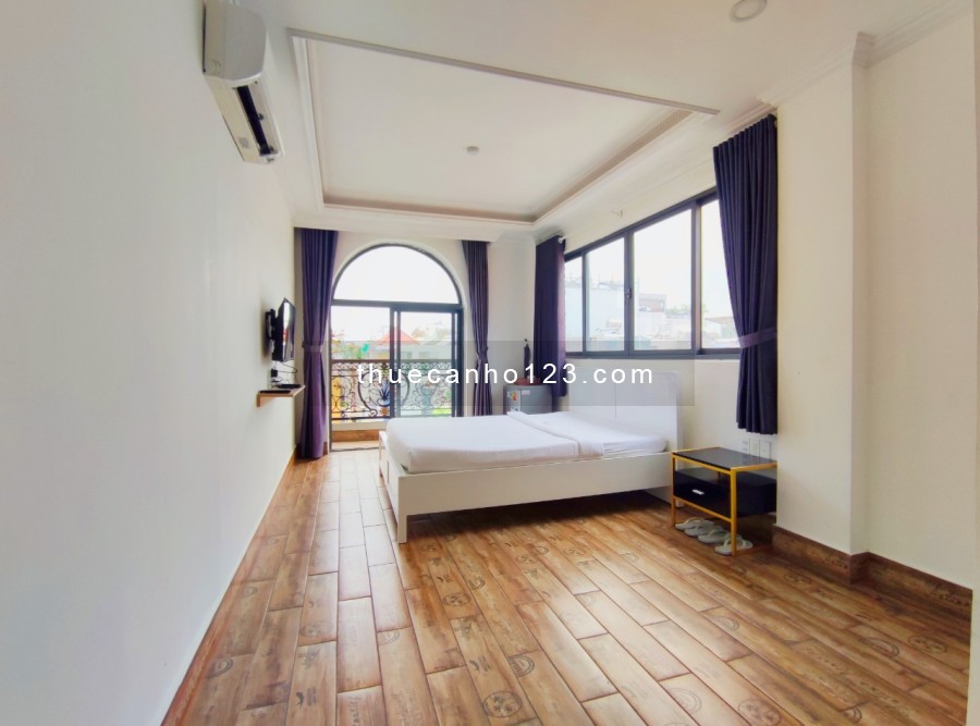 Căn Hộ cửa sổ lớn view đẹp, Bancol lớn Full nội thất nằm ngay Sân Bay, Tân Bình