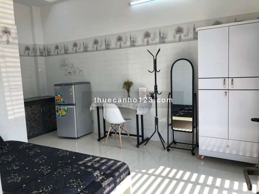 Căn hộ ban công chỉ 5tr ngay Etown Cộng Hòa. Full nội thất