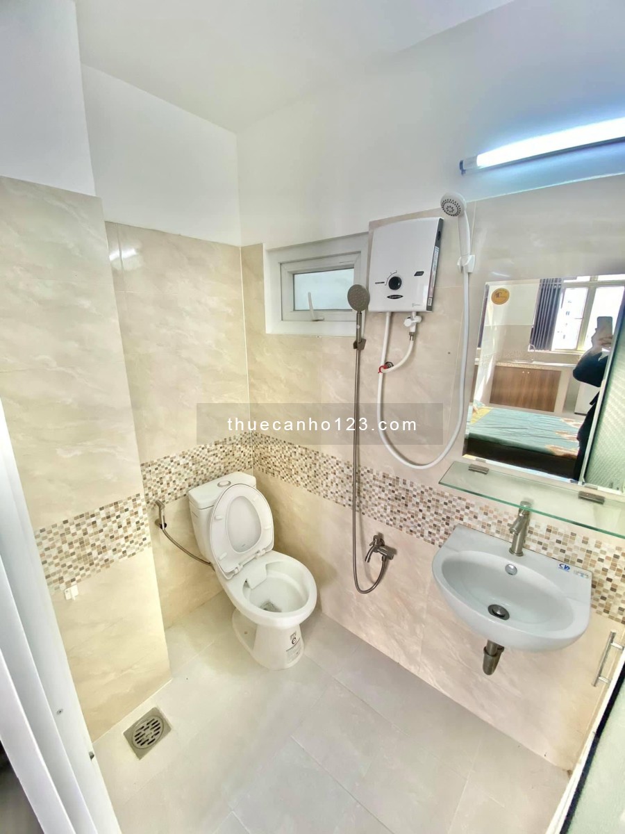 Căn hộ có ban công, cửa sổ thoáng mát tại 79 Đường Quốc Lộ 13, Bình Thạnh,