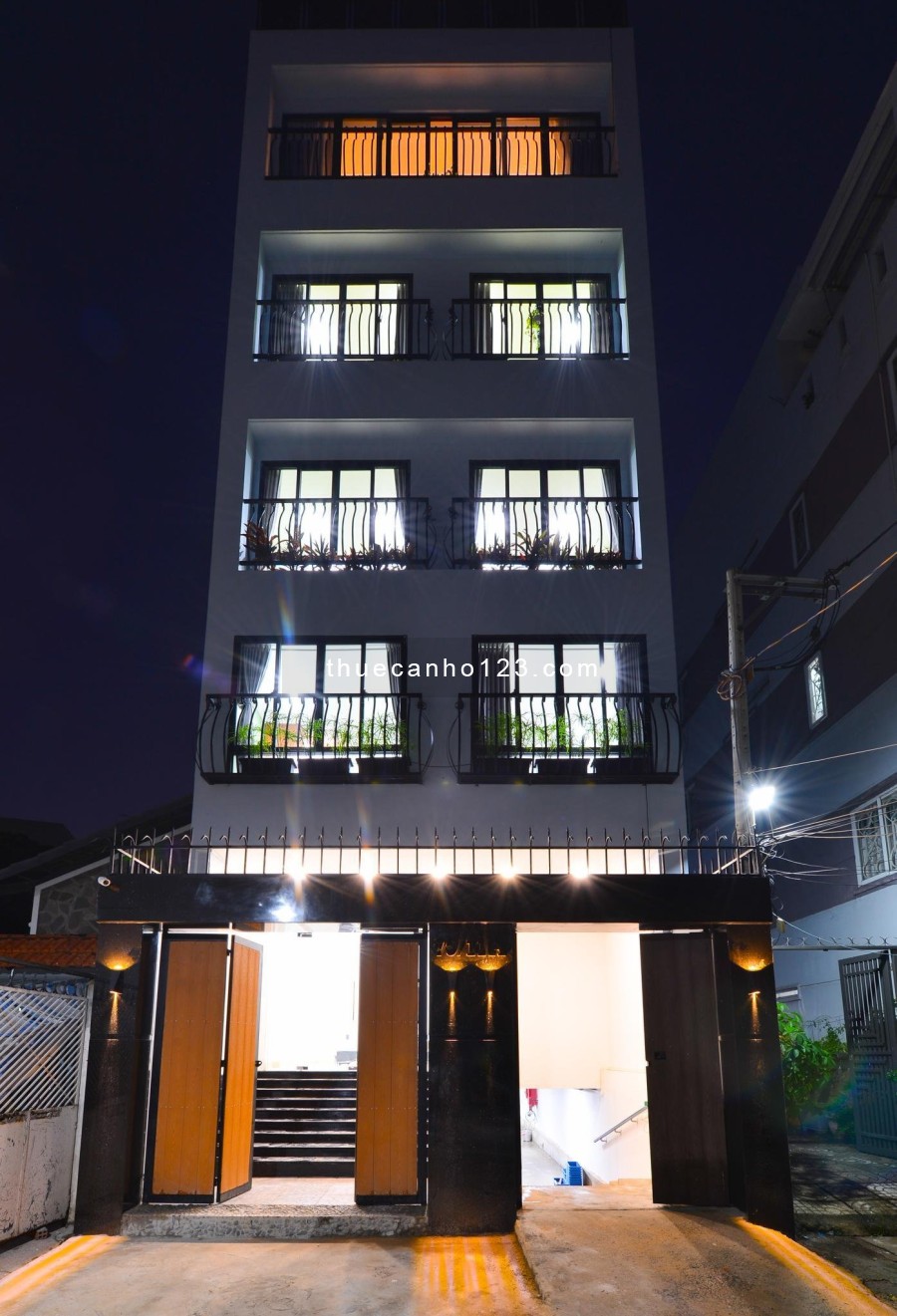 Cho thuê căn hộ Nguyễn Thượng Hiền dạng studio cửa sổ thoáng, đầy đủ nội thất, gần cao đẳng FPT...