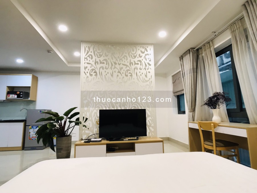 Căn hộ 40m2 Phú Mỹ Hưng full nội thất, cửa sổ hướng ánh sáng vào, giá 7 triệu/tháng