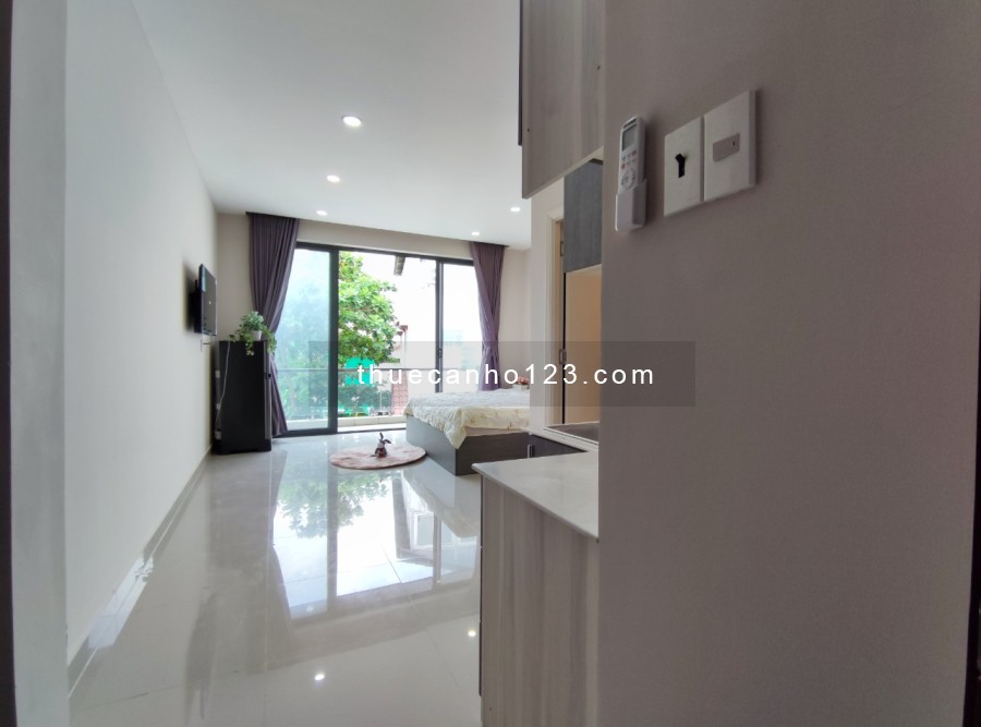 Studio 30m2 có ban công ánh sáng tự nhiên. Call 0772040801 để đi xem trực tiếp và tư vấn