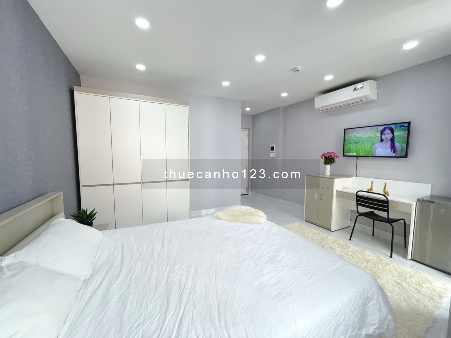 Căn hộ studio - ban công - full nội thất - gần nhà thờ hàng xanh - đại học công nghệ Tp.HCM