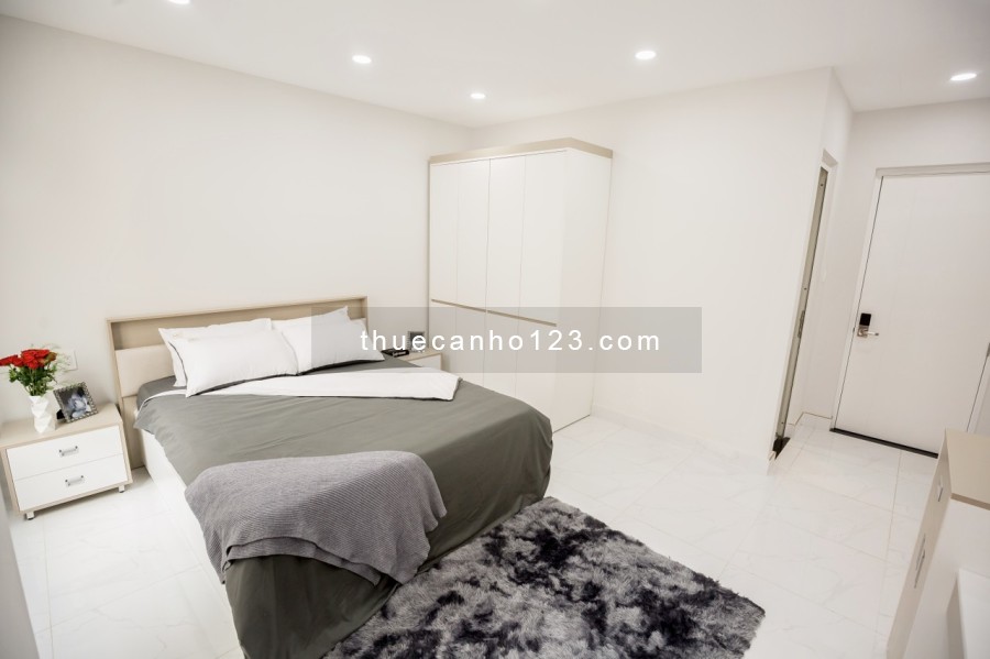 Căn hộ studio - ban công - full nội thất - gần nhà thờ hàng xanh - đại học công nghệ Tp.HCM