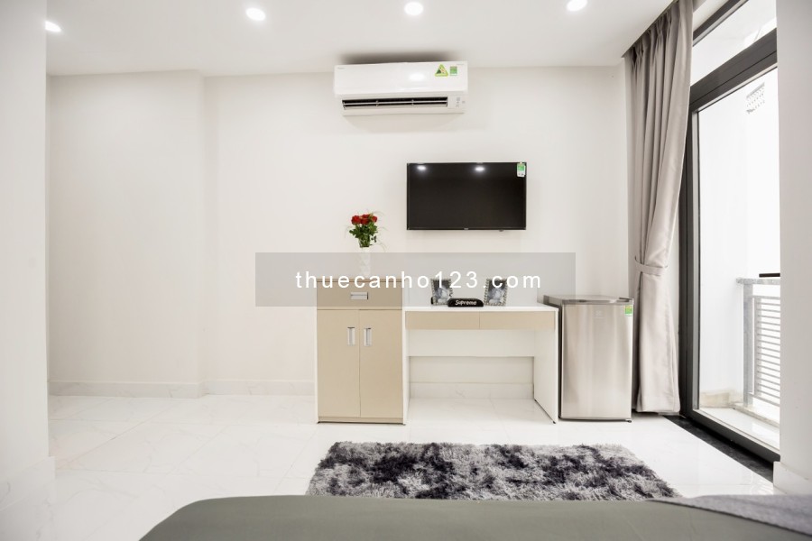 Căn hộ studio - ban công - full nội thất - gần nhà thờ hàng xanh - đại học công nghệ Tp.HCM