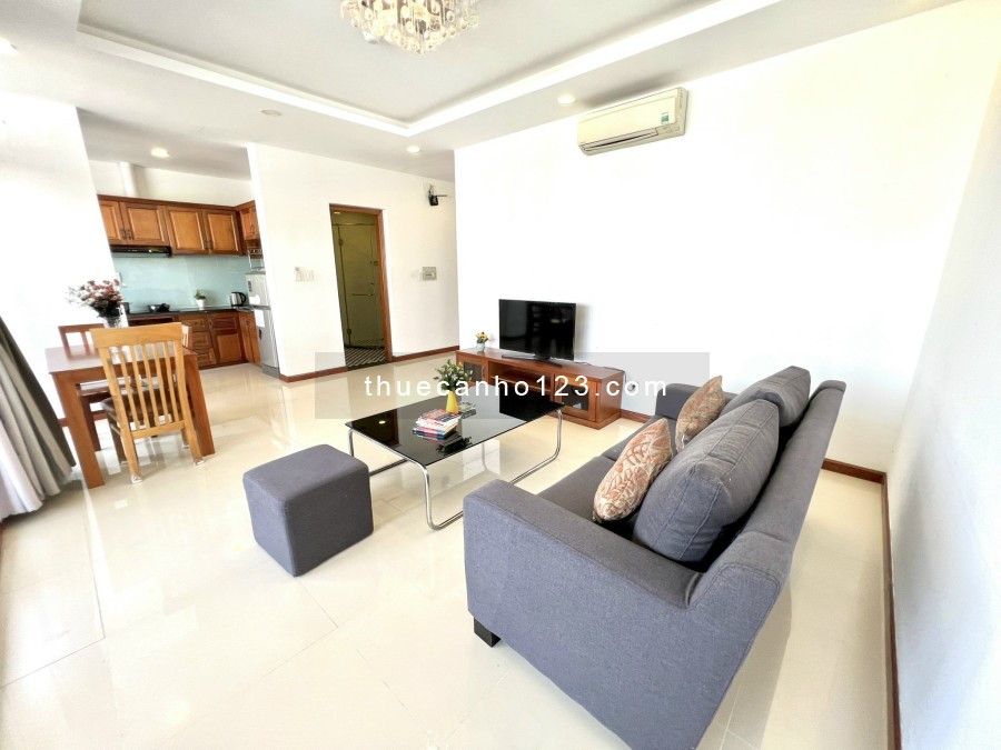 Cho thuê Penthouse 1PN riêng, ban công cực rộng. Mặt tiền đường lớn, cách sân bay TSN 5p đi xe