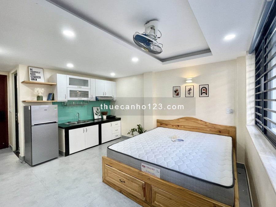 Căn hộ studio cửa sổ lớn - full nội thất - gần sân bay, công viên HVT