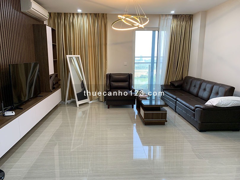 Cho thuê căn hộ tầng cao tòa L4 Ciputra 154m2/3PN view sân Golf full nội thất giá 1800$/tháng