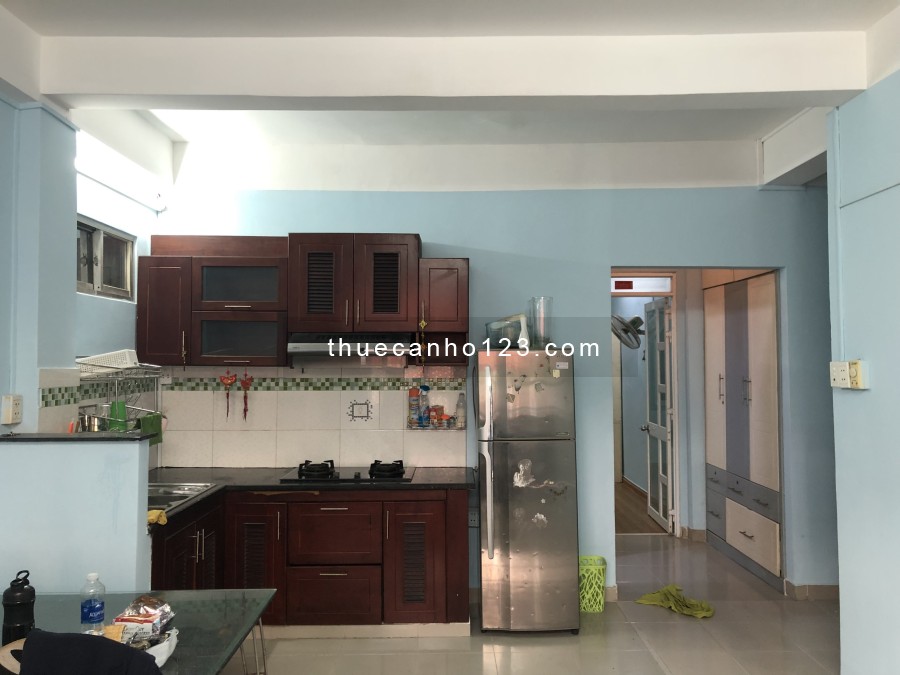 GIÁ RẺ - CHO THUÊ căn hộ 60m2 Trần H.Đạo, P2 Q5 (giáp Q1).