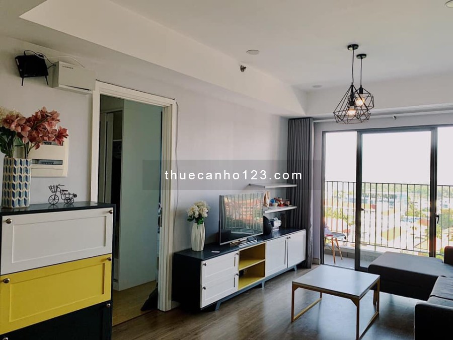 Cho thuê căn hộ đẹp xuất sắc 72m2 tại Masteri Thảo Điền view thấy toàn biệt thự sang chảnh.