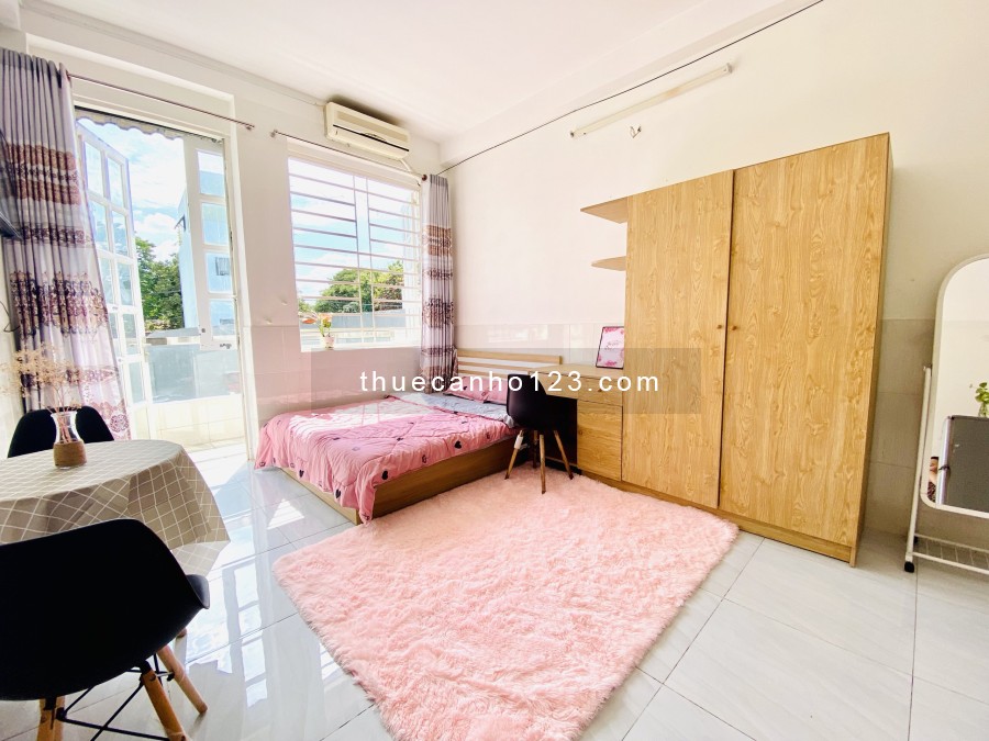 Cho thuê căn hộ studio ban công full nội thất gần phố đi bộ Bùi Viện