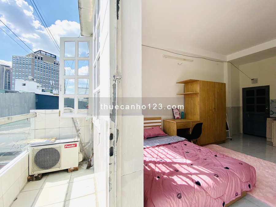 Cho thuê căn hộ studio ban công full nội thất gần phố đi bộ Bùi Viện