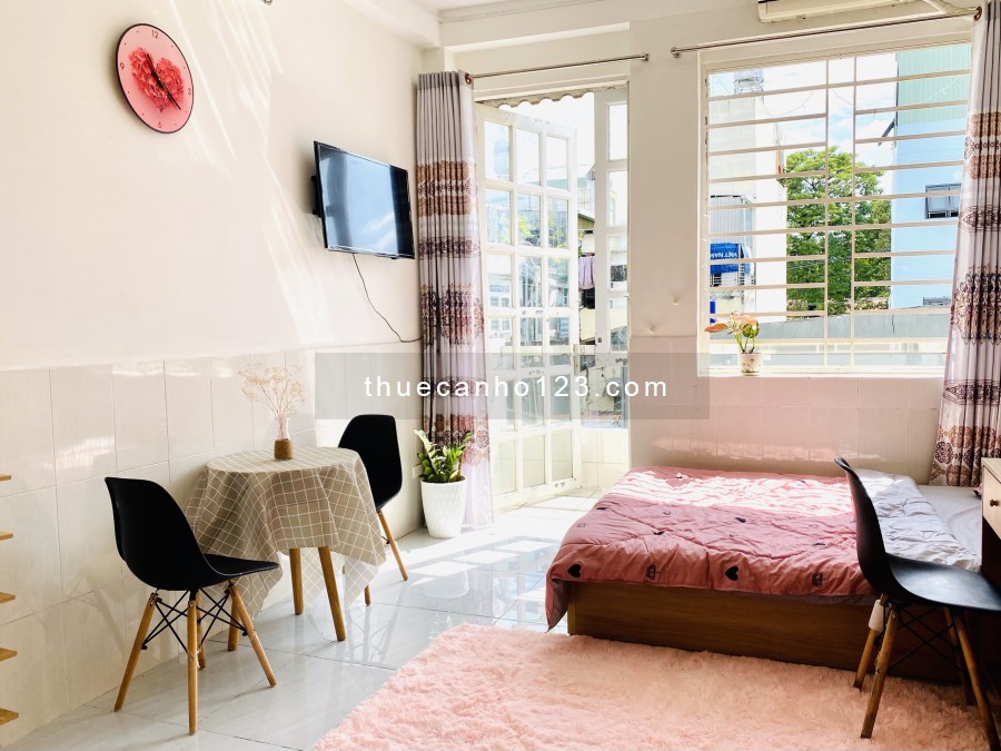 Cho thuê căn hộ studio ban công full nội thất gần phố đi bộ Bùi Viện