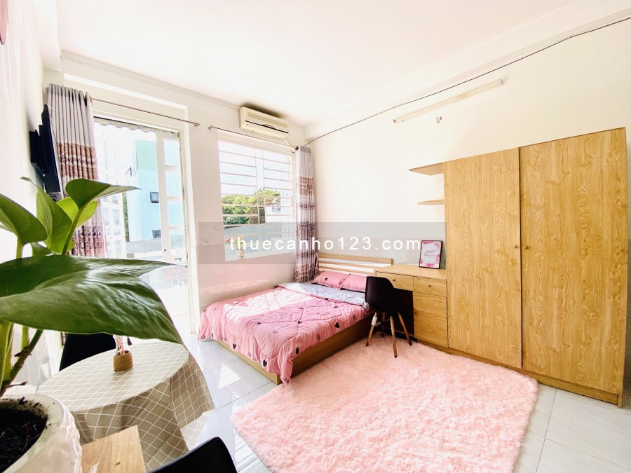 Cho thuê căn hộ studio ban công full nội thất gần phố đi bộ Bùi Viện