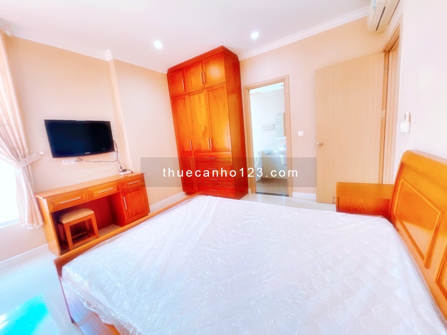 Giá tốt - Căn góc 2PN tầng cao cho thuê 24 tr/th tại chung cư The Prince Residence Novaland