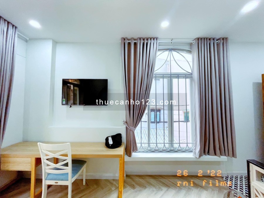 Căn hộ Trương Quốc Dung, Studio ban công cửa sổ lớn_full nội thất