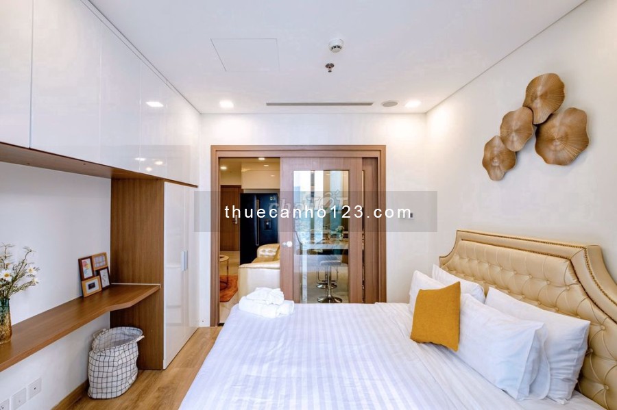 Trống cho thuê căn hộ 2PN 88m2 ban công chung cư Vinhomes Central Park giá rẻ 15,5 tr/th