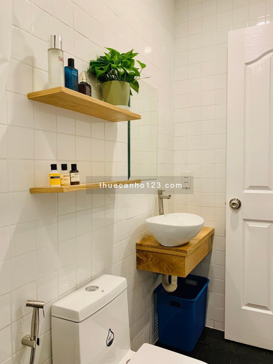 Cho thuê studio full nội thất ban công ngay quận 1