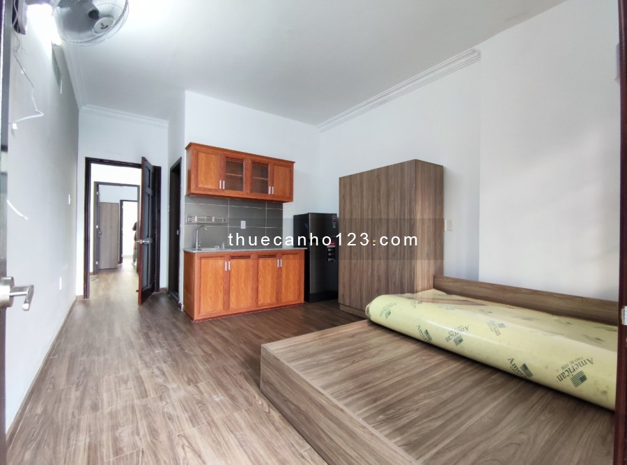 Căn hộ studio ban công siêu lớn, full nội thất, gần chợ Tân Định