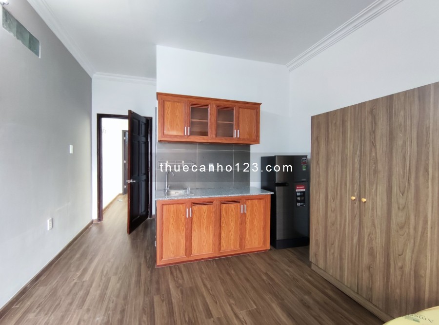 Căn hộ studio ban công siêu lớn, full nội thất, gần chợ Tân Định