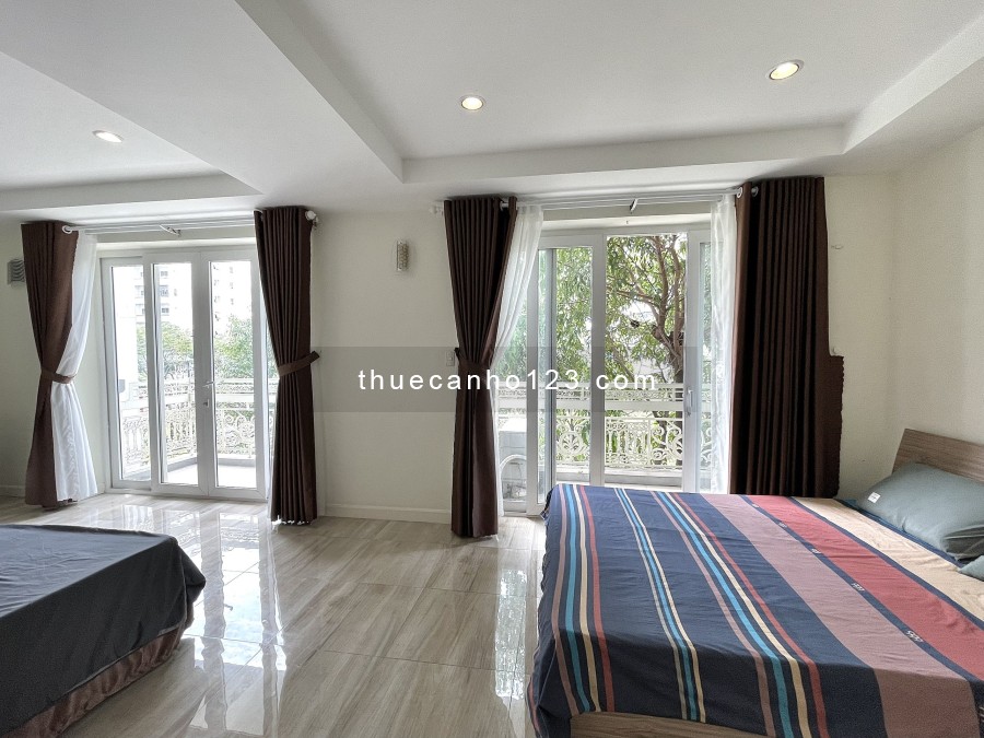 Đh Tôn Đức Thắng, Crescent Mall, ban công