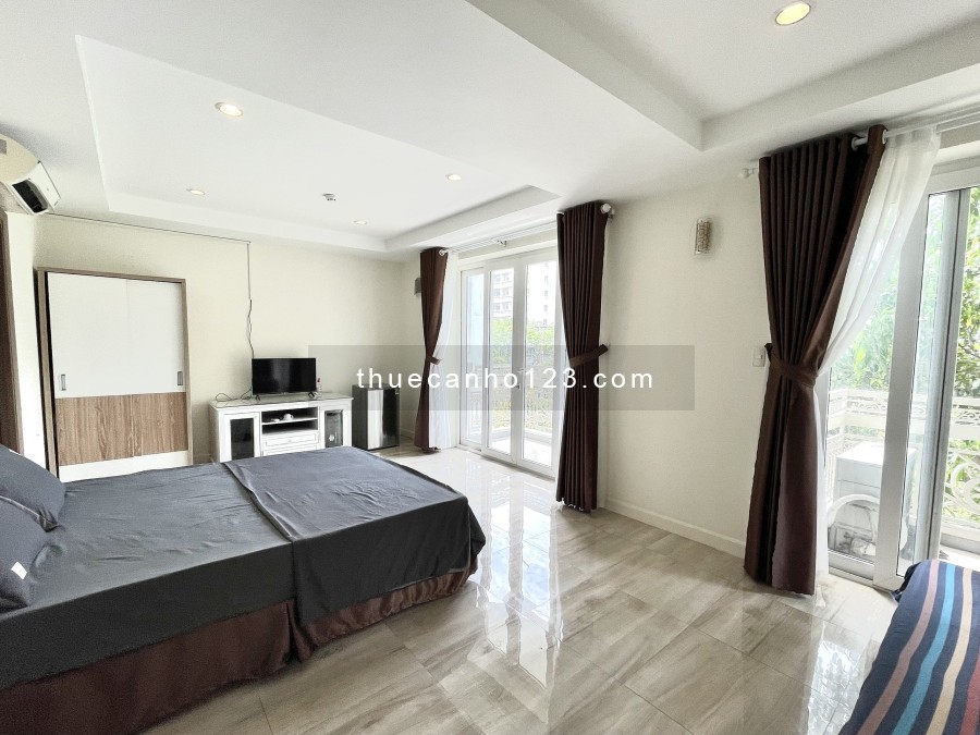 Đh Tôn Đức Thắng, Crescent Mall, ban công