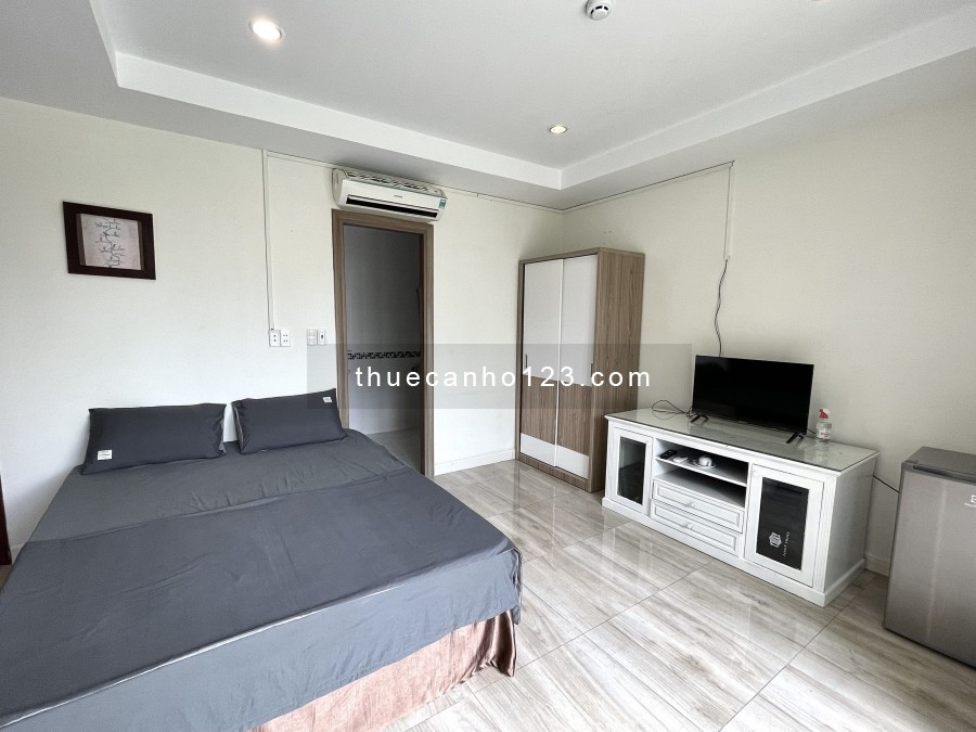 Đh Tôn Đức Thắng, Crescent Mall, ban công