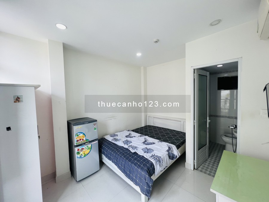 Căn hộ ban công,full nội thất,đầy đủ nội thất,mặt tiền Bùi Văn Thêm,Phú Nhuận