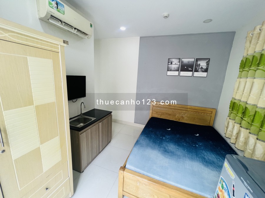 Căn hộ ban công,full nội thất,đầy đủ nội thất,mặt tiền Bùi Văn Thêm,Phú Nhuận