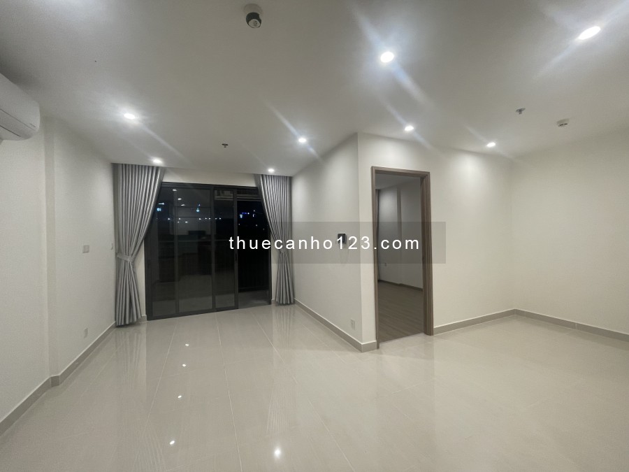 Cho thuê căn hộ chung cư căn 1PN+ bếp rèm có 2 máy lạnh view hồ bơi đẹp ở Vinhome Grand Park quận 9