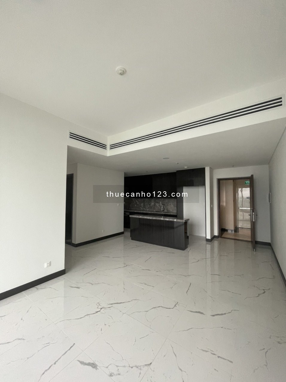 2PN NTCB Cho thuê. Dtsd 98m2 tầng cao view thoáng chung cư Empire City