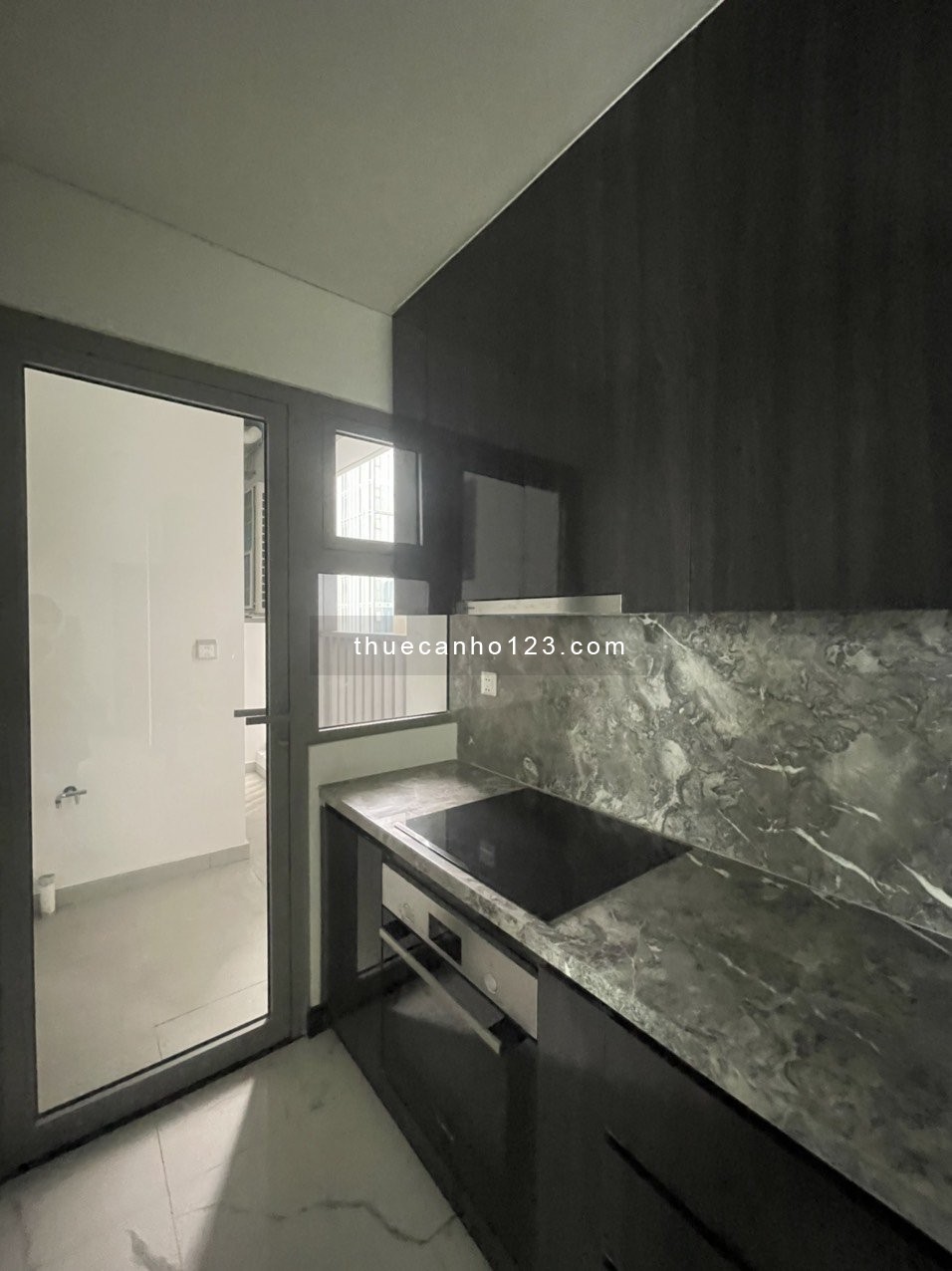 2PN NTCB Cho thuê. Dtsd 98m2 tầng cao view thoáng chung cư Empire City