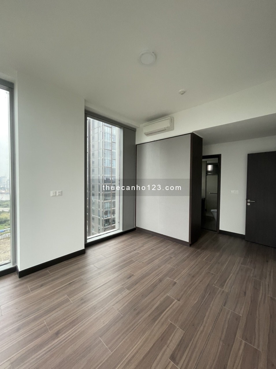 2PN NTCB Cho thuê. Dtsd 98m2 tầng cao view thoáng chung cư Empire City