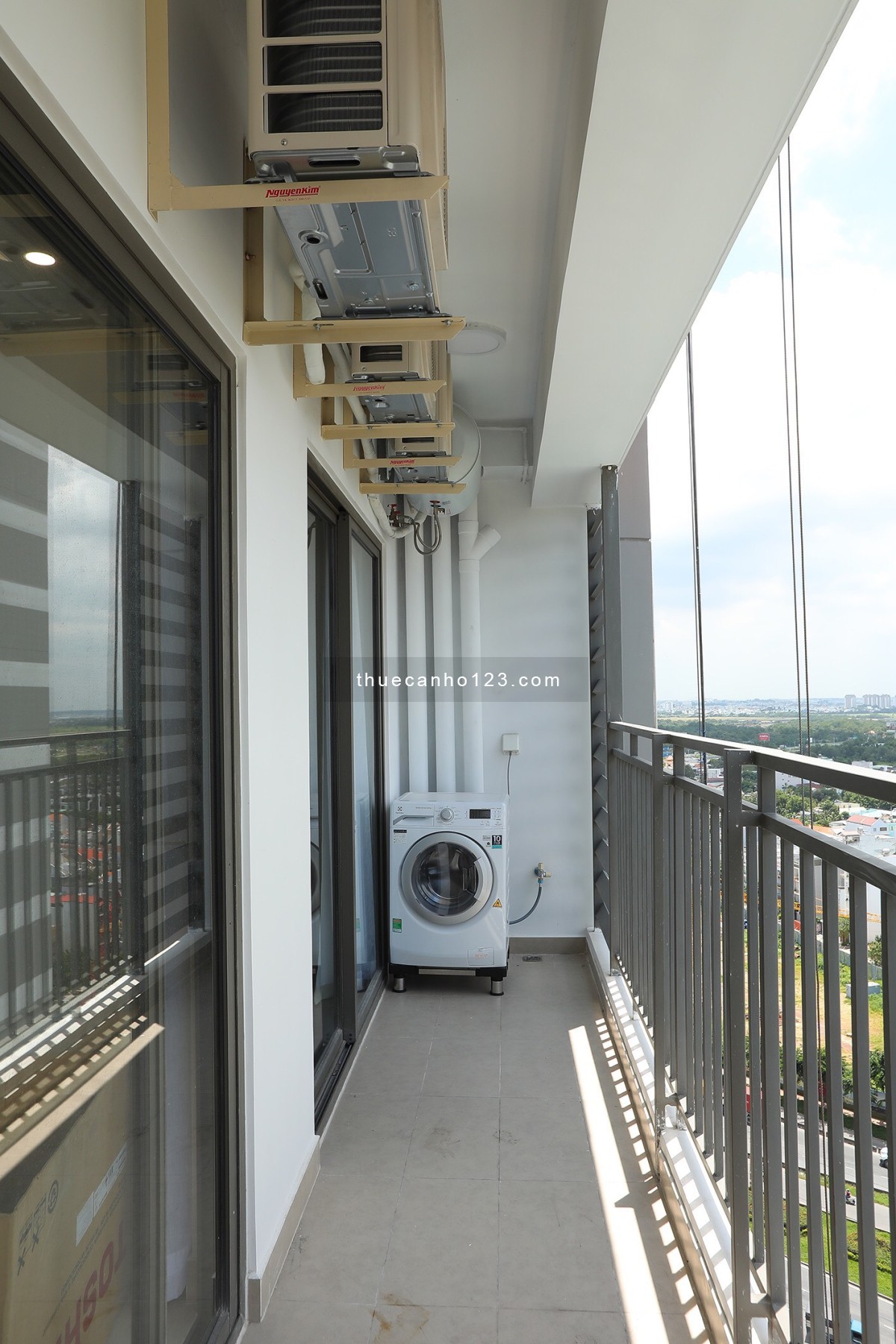 Cho thuê căn hộ cao cấp 3 phòng ngủ 86m2, Full nội thất tại Chung cư The Sun Avenue