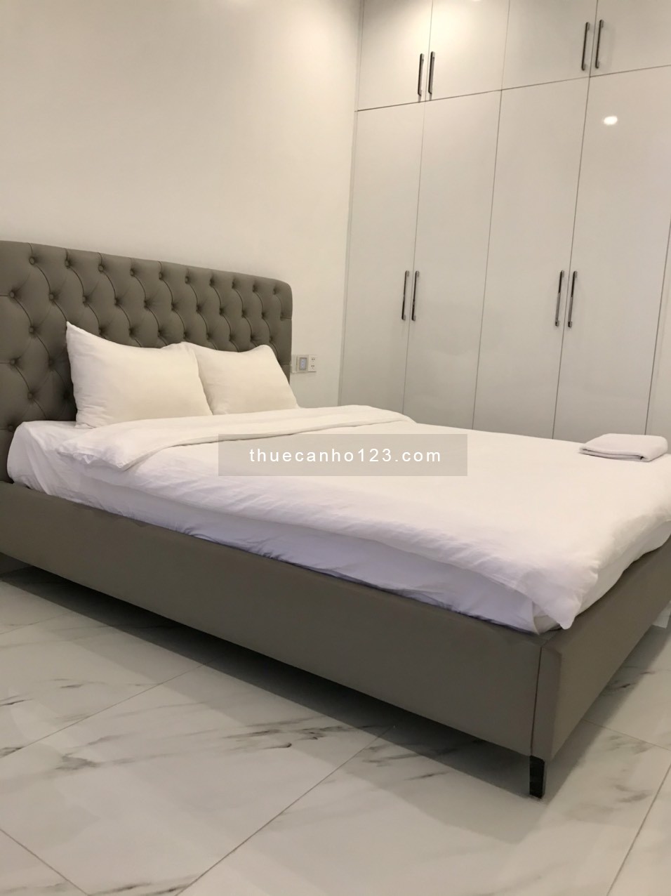 Cho thuê Căn Hộ 2 Bedroom Luxury ngay Chi cục Thuế Quận 1 Full Nội Thất - Bao phí quản Lý