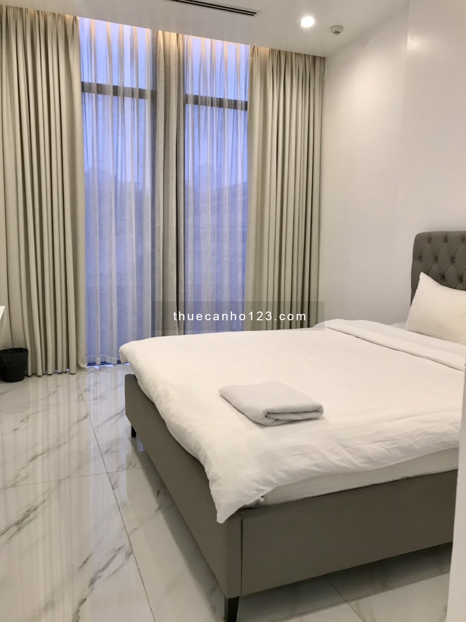 Cho thuê Căn Hộ 2 Bedroom Luxury ngay Chi cục Thuế Quận 1 Full Nội Thất - Bao phí quản Lý