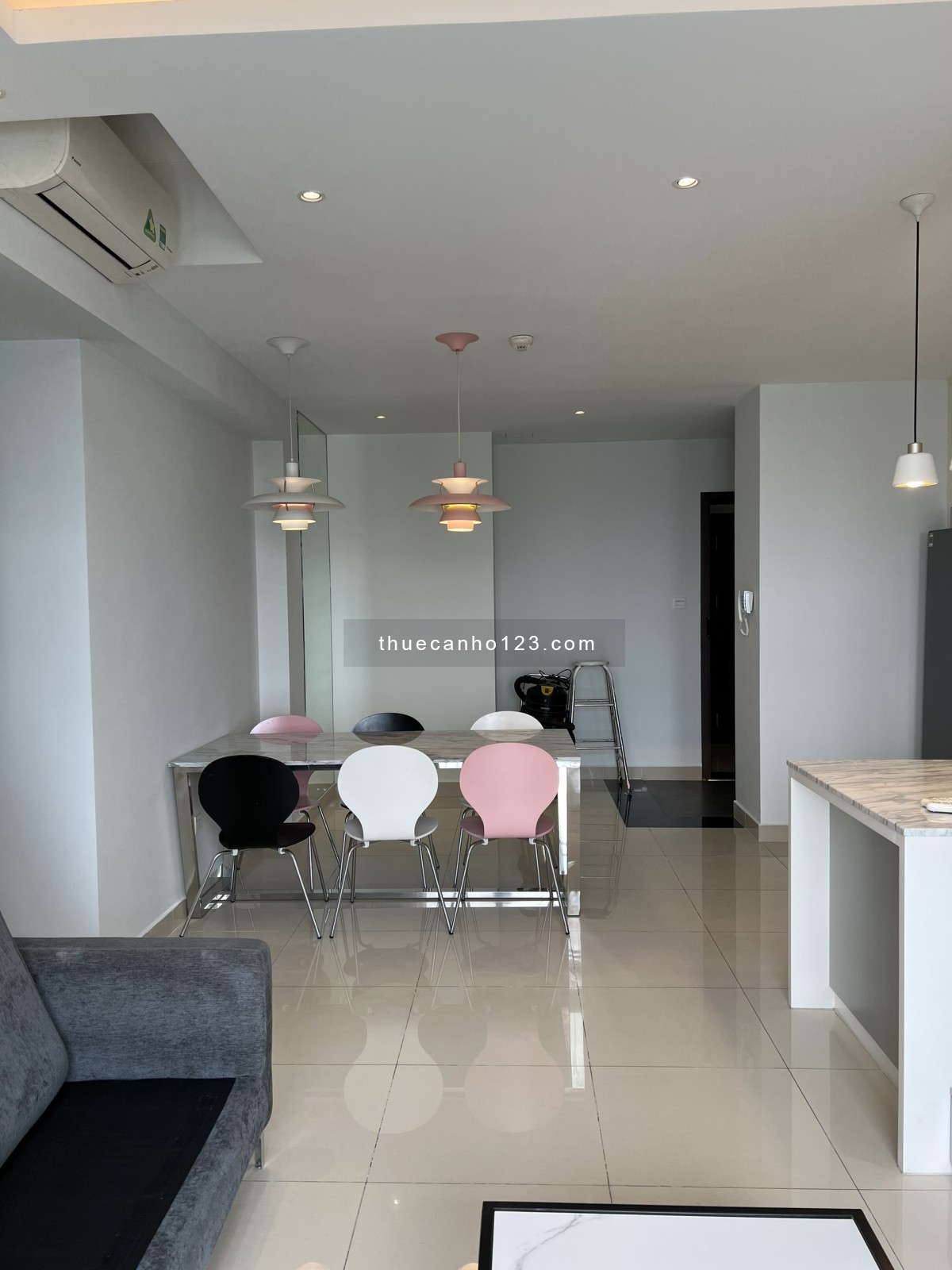 The Sun Avenue - 3PN- 105m2 - tầng cao - trọn bộ 19 triệu bao