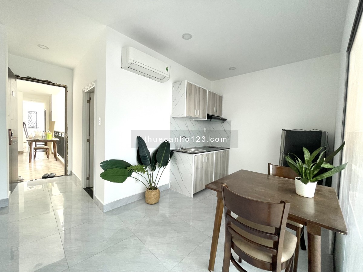 Apartment Balcony sân vườn lớn, phòng thoáng mát mặt tiền Nguyễn Văn Đậu