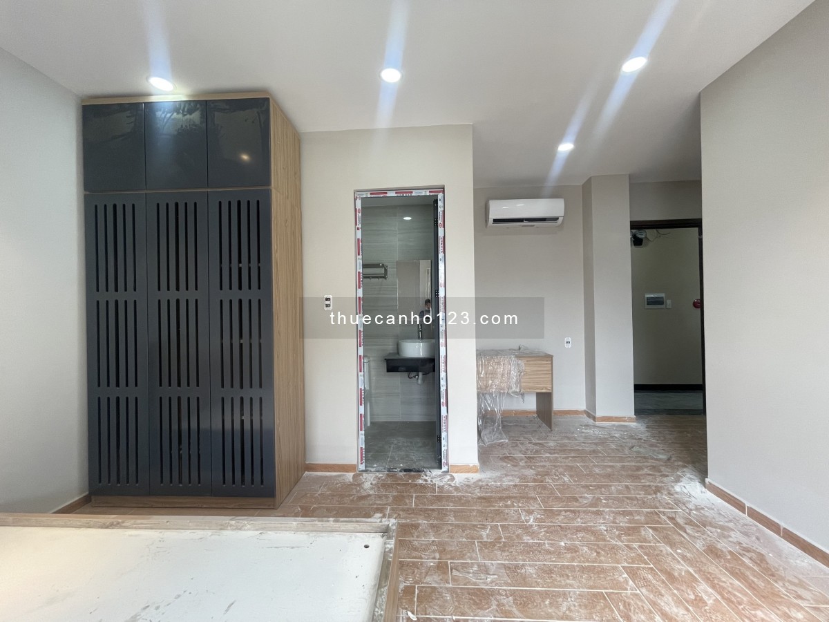 Căn hộ Studio MỚI 100% full nội thất cao cấp, Cửa sổ ánh sáng vách ngăn rộng 40m2 khóa vân tay