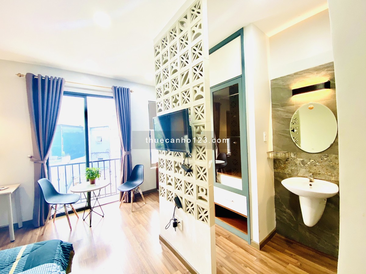 Cho thuê Studio ngay Quận 1 có Balcony và City View