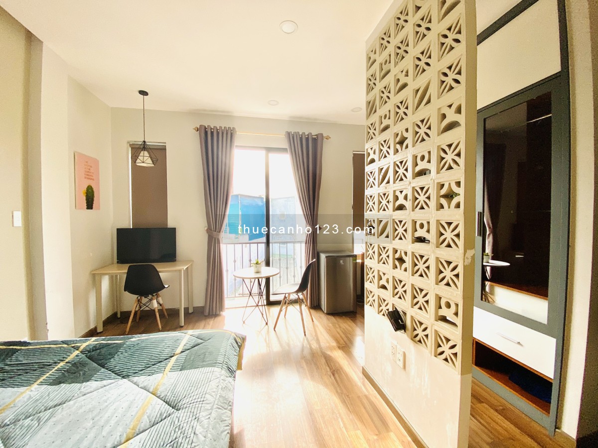 Cho thuê Studio ngay Quận 1 có Balcony và City View