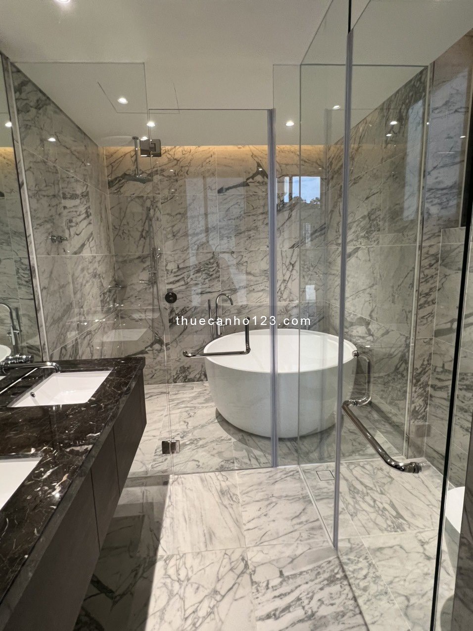 Cho thuê căn hộ 3 phòng ngủ quận  2-138m2-Empire  City Toà  Cove