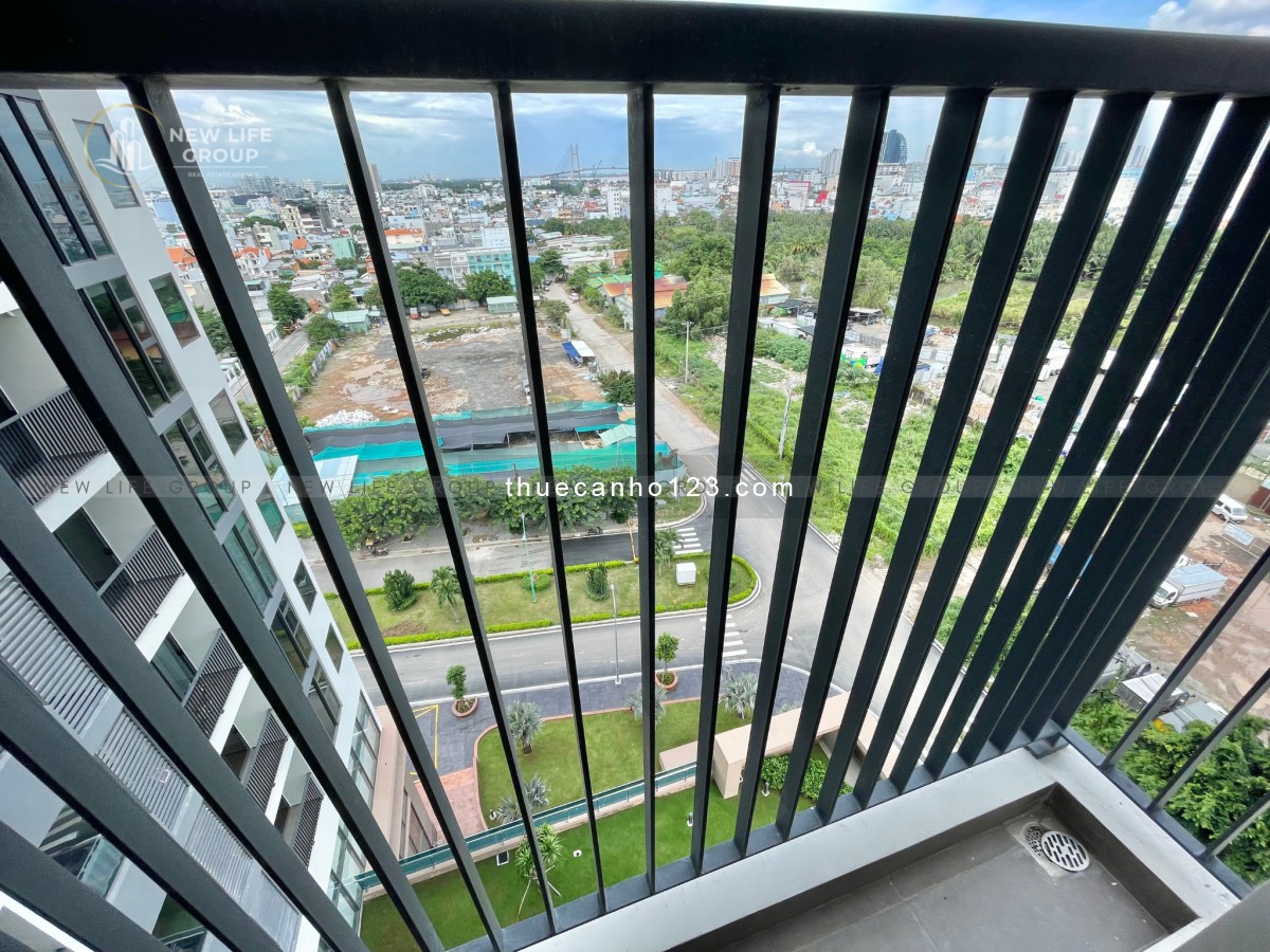 Cho thuê chung cư Eco Green 2pn 65m2 tầng cao, view hồ bơi