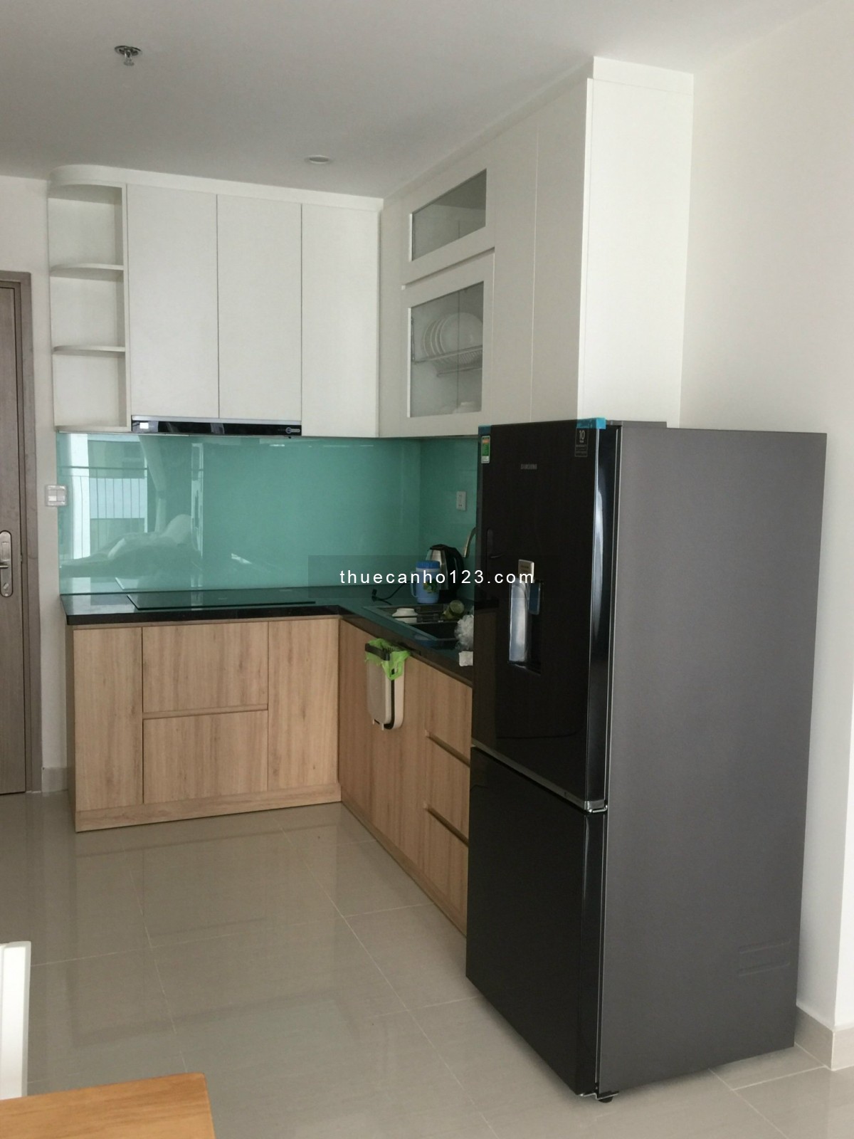 Cho thuê căn hộ Vinhomes, Quận 9, 2 pn, 1 wc, full nội thất, giá chỉ 8.5 triệu