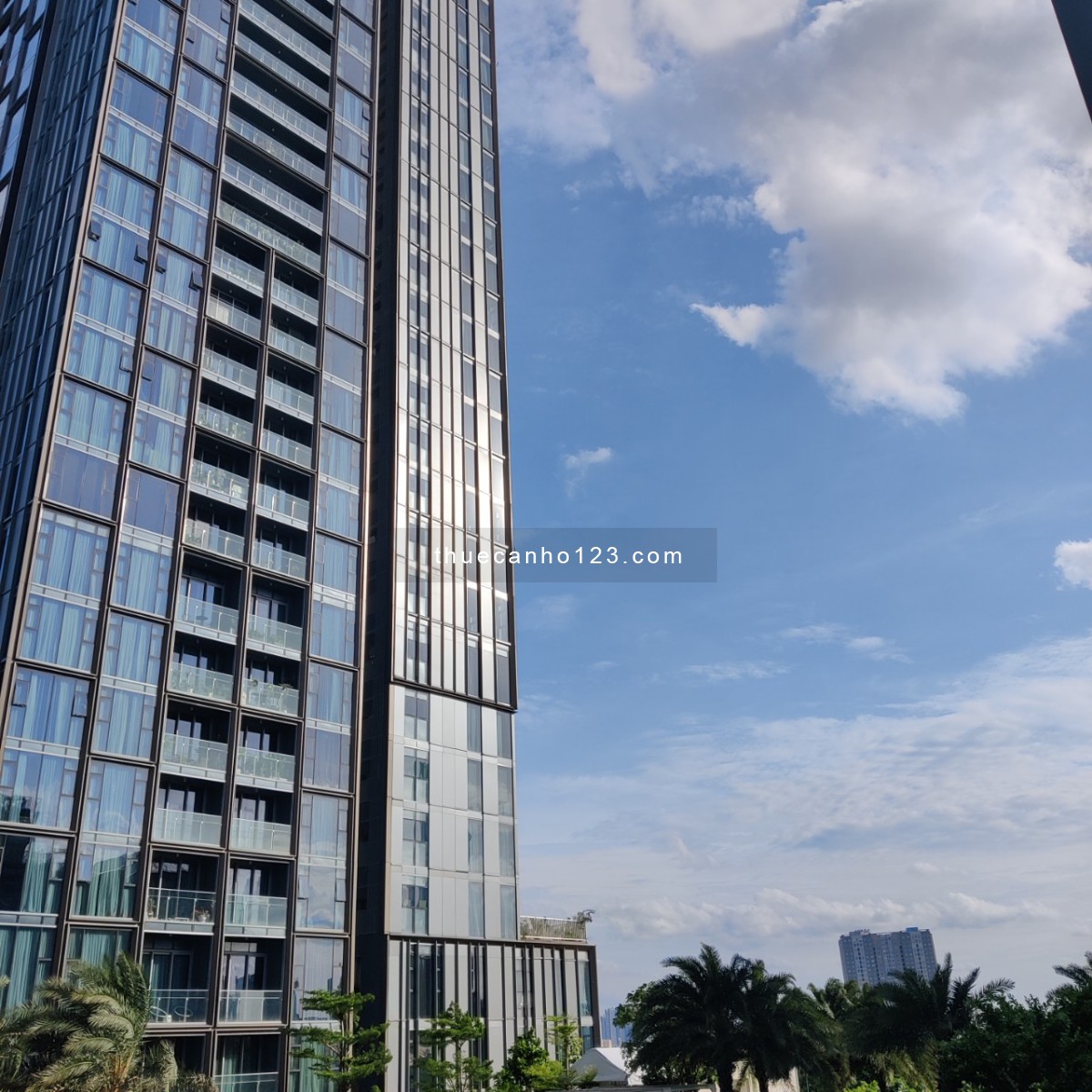 Cho thuê căn hộ 1 phòng ngủ Empire City, full nội thất, giá chỉ 18tr