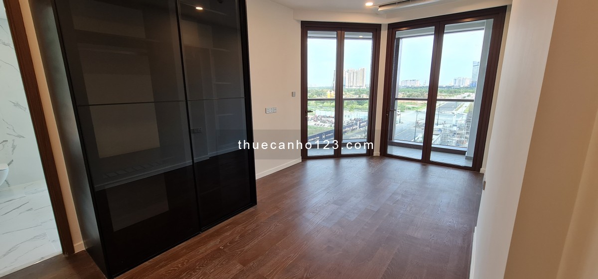 Căn góc đặc biệt 3PN diện tích 148m2 Metropole cho thuê 2500 USD